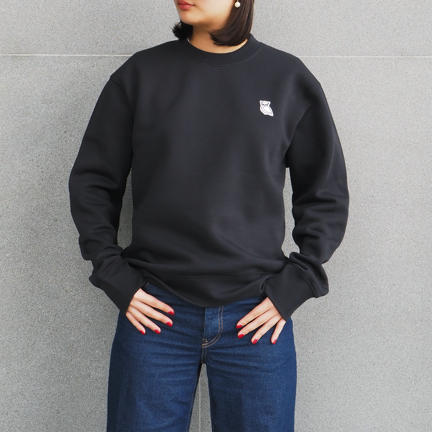 sweatshirt women model front black